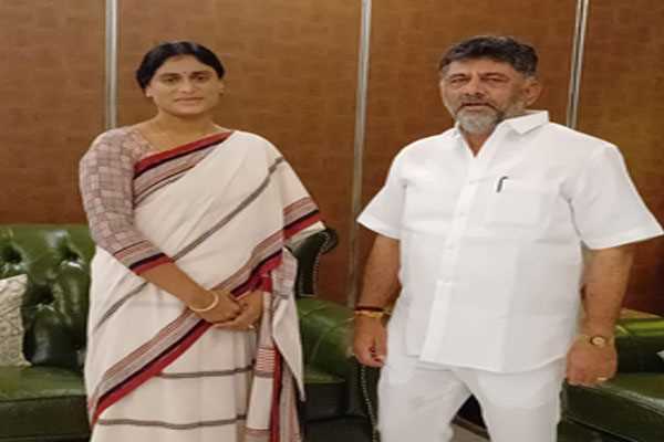 आंध्र प्रदेश कांग्रेस प्रमुख वाई.एस. शर्मिला रेड्डी बेंगलुरु में कर्नाटक के डिप्टी सीएम शिवकुमार से मिलीं